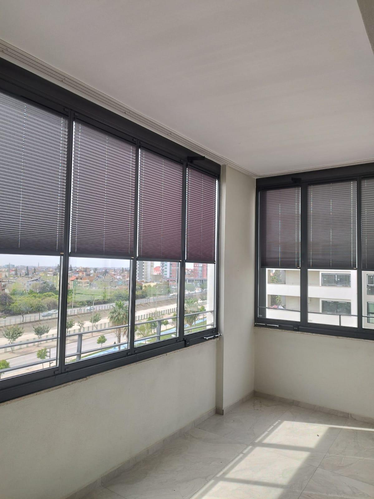Orlenda Plise Özel Seri Cam Balkon Perdesi