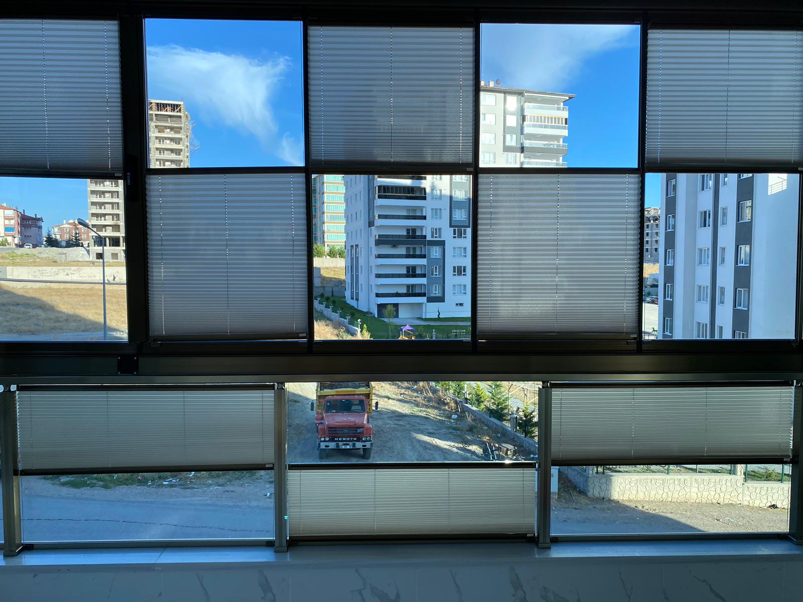 Orlenda Plise Cam Balkon Perdesi