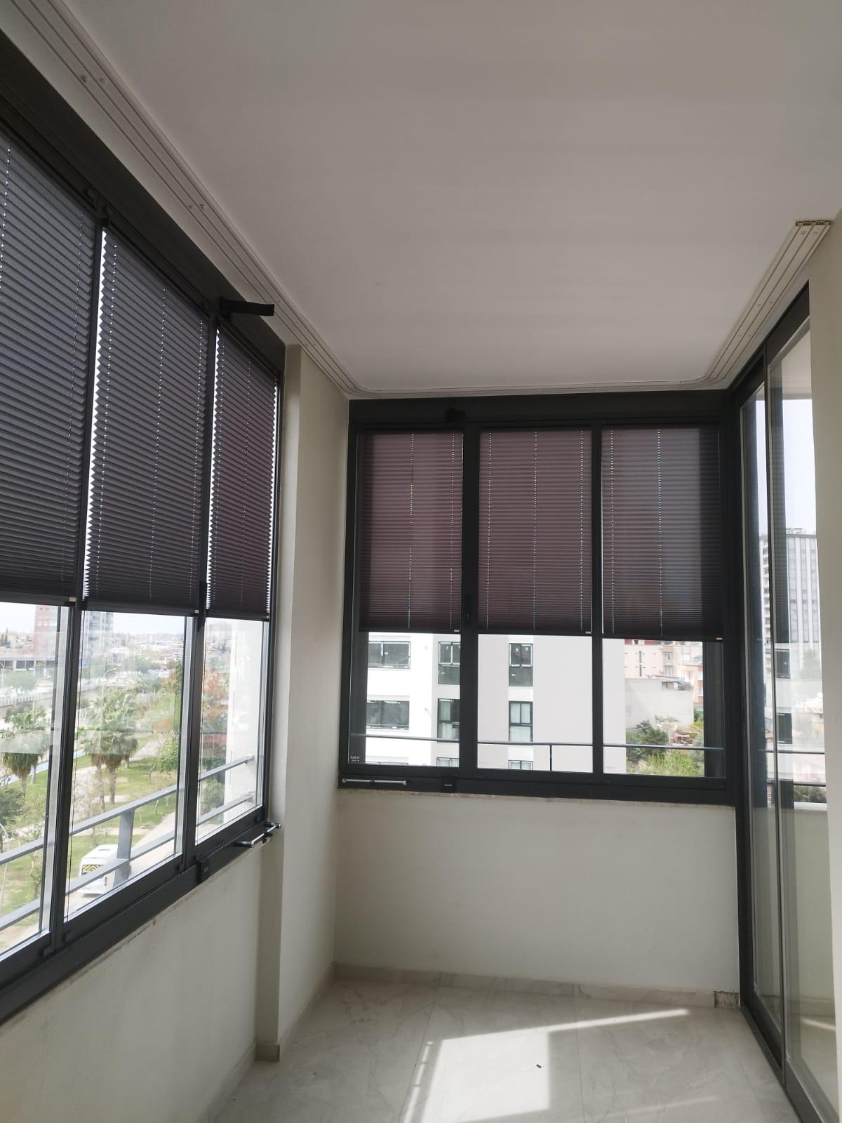 Orlenda Plise Özel Seri Cam Balkon Perdesi