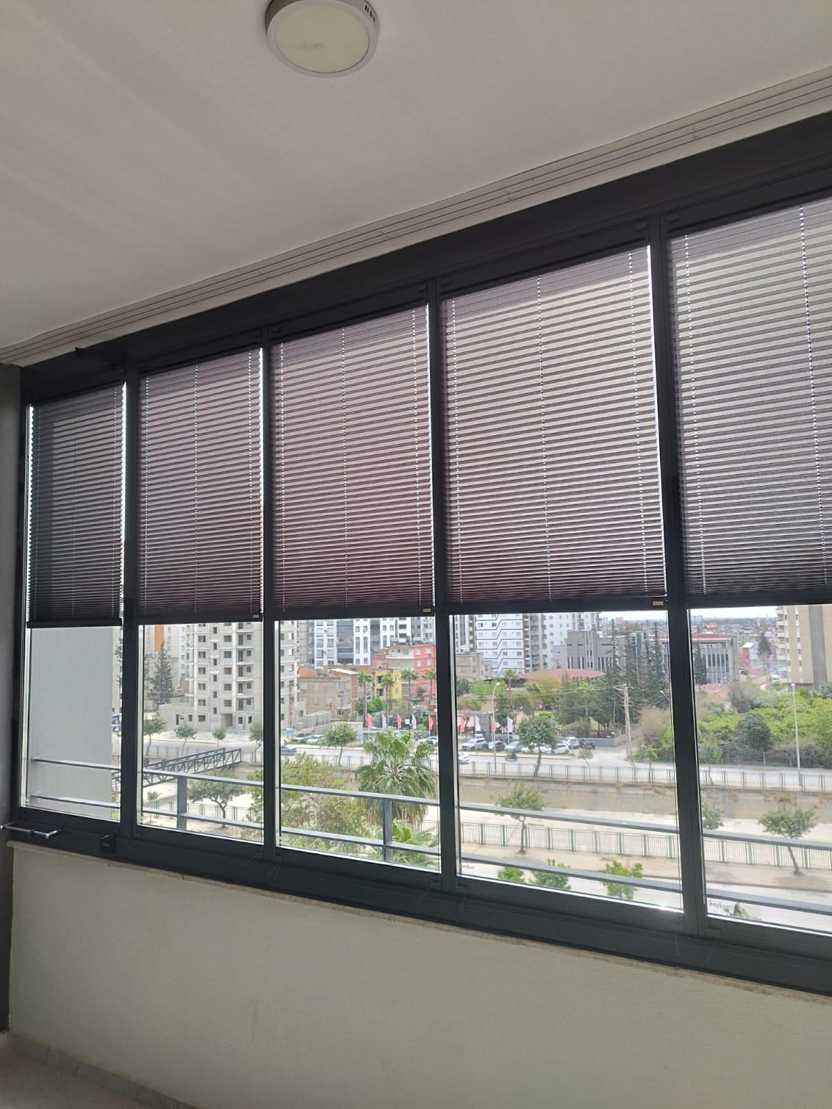 Orlenda Plise Özel Seri Cam Balkon Perdesi