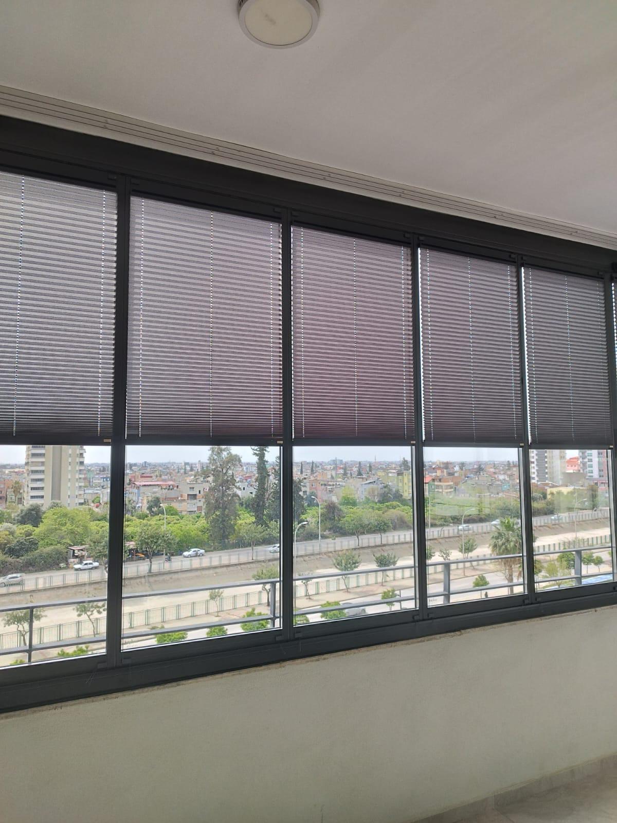 Orlenda Plise Özel Seri Cam Balkon Perdesi